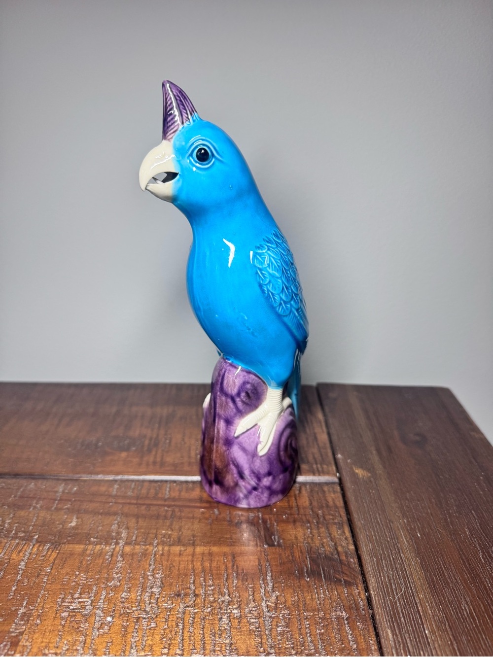 20th Century Chinese Chinoiserie Turquoise cockatoo parrot figurine